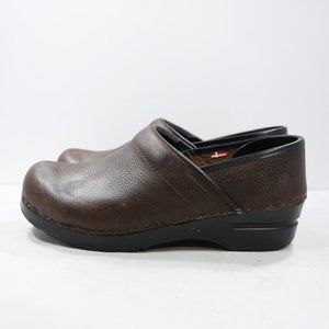 SANITA Brown Leather Slip Resistant Professional Clogs - 8/EUR 39